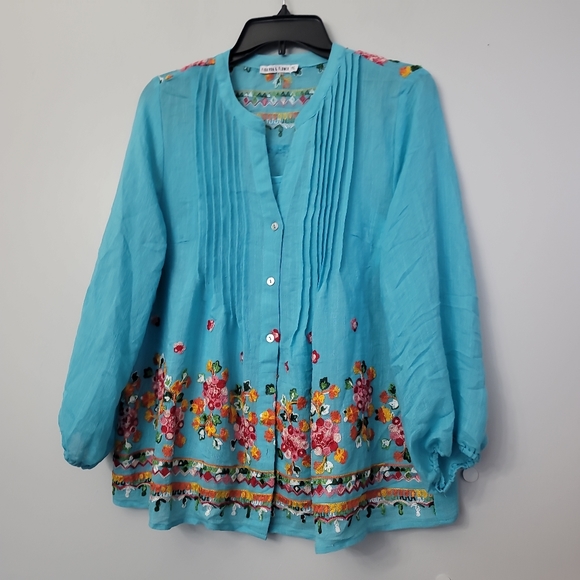 Figueroa Flower  Alayna Floral Embroidered Banded Notch V-Neck 3/4 Sleeve Top - Picture 4 of 9